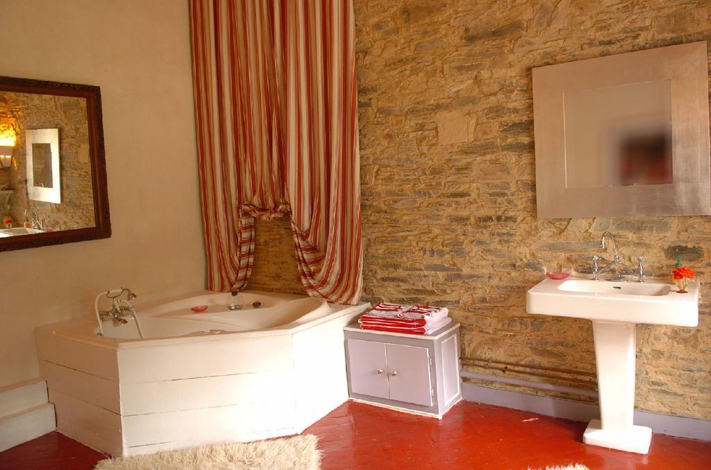 Bed and Breakfast Chateau Du Boschet Bourg-des-Comptes Pokoj fotografie